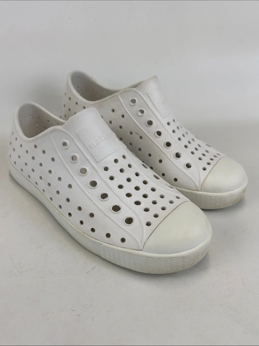 NATIVE Jefferson White SlipOn Waterproof Shoes Size J1
